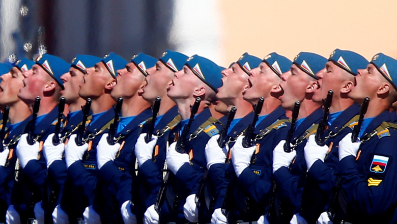 FT: Economia de război a lui Vladimir Putin își pierde avântul, dar rușii se simt în continuare prosperi, fără a-și schimba părerea despre conflict 1 analiza ft economia de razboi a lui vladimir putin se raceste dar rusii inca se simt mai bogati iar asta nu le schimba opinia despre razboi 68374337f261b