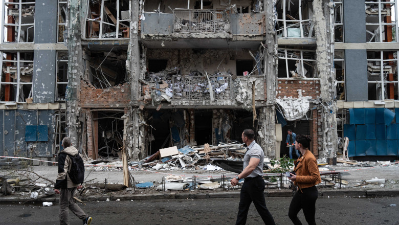 Strategia Kremlinului: Atacurile aeriene asupra civililor din Ucraina și manipularea percepției victoriei rusești 1 analiza teroarea indusa de kremlin prin atacuri aeriene asupra civililor ucrainei are ca scop sustinerea impresiei ca rusia castiga razboiul 6835f790bc9cf