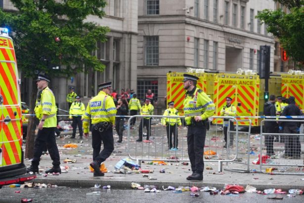 barbatul care a intrat cu masina in multime la parada echipei liverpool arestat pentru tentativa de omor el ar fi consumat droguri 6835dc9e58ada