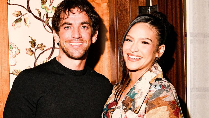 Cassie Își Îmbrățișează Cel de-al Treilea Copil 1 cassie gives birth to her third child 683743f98cf40