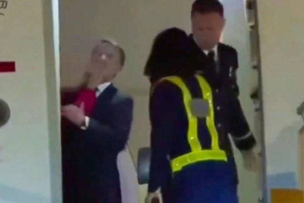 ce s a intamplat de fapt intre emmanuel macron si brigitte sotia lui in avion un martor a rupt tacerea 6838382d76011