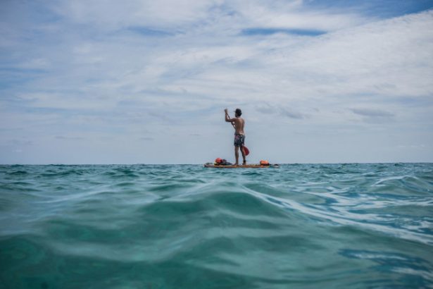 cetatean francez arestat dupa ce a intrat ilegal in rusia cu o placa de surf cu vasla venind dinspre estonia 6836b8ef500ca