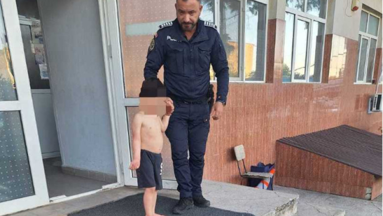 Băiețel de 4 ani descoperit pe stradă de polițiști, după o cădere de la etajul întâi, rătăcit și fără direcție spre casă 1 copil de 4 ani gasit dezbracat pe strada de politisti dupa ce a cazut de la etajul 1 era dezorientat si nu stia sa ajunga acasa 683a0e477466c