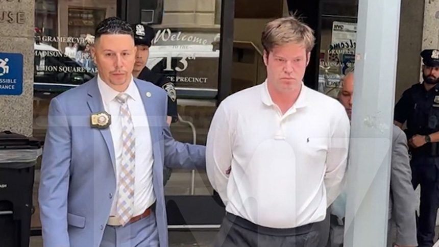 William Duplessie, suspect de tortură în lumea crypto, impasibil în timpul plimbării de arestare prin New York 1 crypto torture suspect william duplessie poker faced during nyc perp walk 6835edc4e5c21