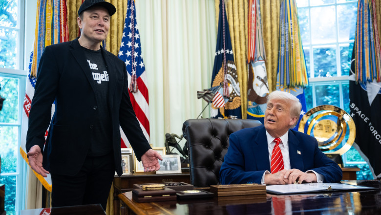 Donald Trump și Elon Musk, o demonstrație de solidaritate la conferința de presă după plecarea liderului Tesla de la Casa Albă 1 donald trump si elon musk spectacol de unitate la conferinta de presa de la plecarea sefului tesla de la casa alba 683a8b7313a3d