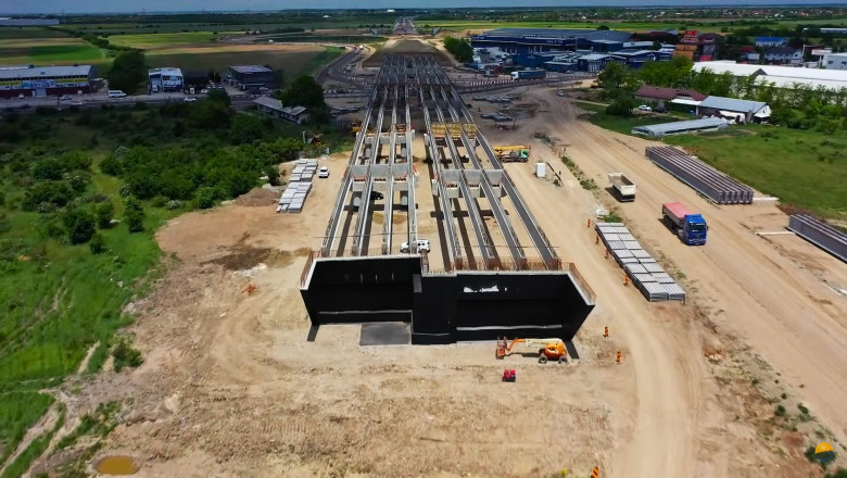„Încă o dată, mitul vitezei chinezești se destramă pe Autostrada A0: Lotul 3 nu va fi finalizat în 2025, conform Asociației Pro Infrastructură” 1 foto mitul vitezei chinezesti inca o data spulberat pe autostrada a0 lotul 3 nu va fi gata in 2025 afirma asociatia pro infrastructura 6835ed061b925