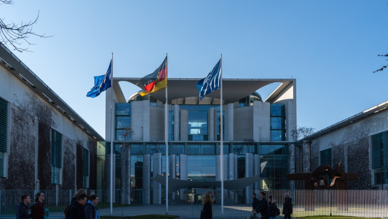 Germania impune limite în procesul de reunificare familială pentru imigranți și în obținerea cetățeniei 1 germania a decis restrictionarea reintregirii familiilor imigrantilor si acordarea cetateniei 6838404f68a4c