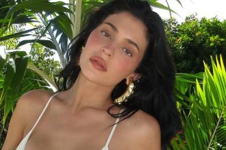 happy memorial day from hollywood barker jenner blanco and aniston let down their hair during 3 day weekend 6834dc8770937