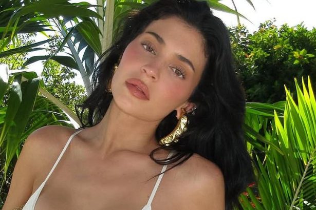 happy memorial day from hollywood barker jenner blanco and aniston let down their hair during 3 day weekend 6834dc8770937