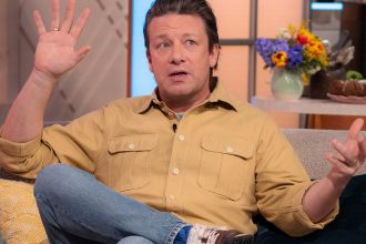 jamie oliver si a invatat copiii sa gateasca dar nu i a putut tine departe de mancarea nesanatoasa explicatiile celebrului bucatar 6834d72279b62