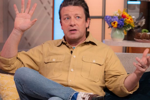 jamie oliver si a invatat copiii sa gateasca dar nu i a putut tine departe de mancarea nesanatoasa explicatiile celebrului bucatar 6834d72279b62