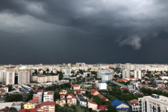 news alert cod portocaliu de furtuna in bucuresti pana la 2015 a fost emis mesaj ro alert furtuna a doborat deja un copac si a inundat strazi 6839e0a6a247e