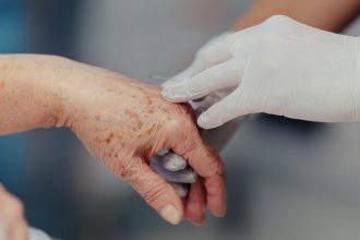 parlamentul francez se pregateste sa voteze legalizarea eutanasiei ce prevede legea si cand ar putea intra in vigoare 6835d919b04e6