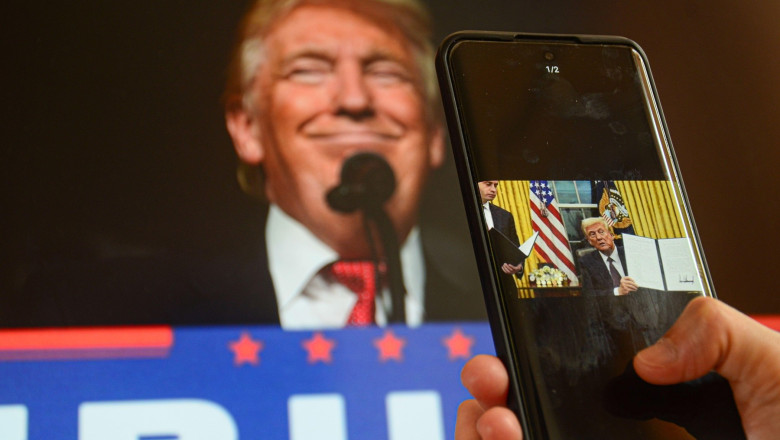 Impactul războiului comercial al lui Trump asupra prețului smartphone-urilor: „Industria se află într-o furtună de incertitudine” 1 razboiul tarifelor lui trump ar putea duce la scumpirea smartphone urilor industria se confrunta cu o furtuna de incertitudine 68399a0c74975