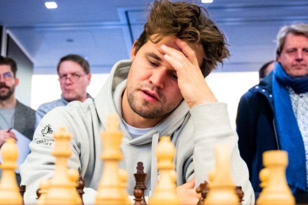 record de participanti la partida de sah magnus carlsen restul lumii cati sahisti s au unit sa l invinga pe fostul campion mondial 6834d57ded07f