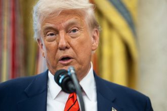 reteaua americana a posturilor de radio publice contesta in justitie decretul lui donald trump care suspenda finantarea ei 6835ebd98510f