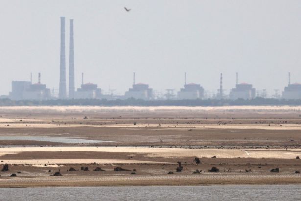 rusia construieste linii de inalta tensiune pentru a conecta centrala nucleara de la zaporojie la reteaua sa 68361e3b95481