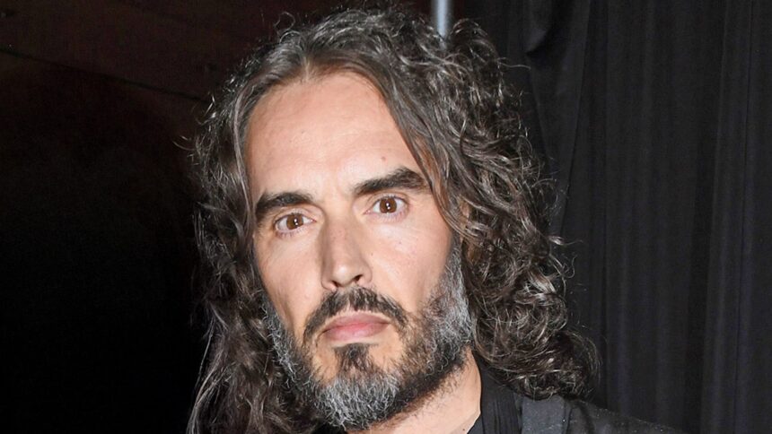 Russell Brand contestă acuzațiile de viol și agresiune sexuală 1 russell brand pleads not guilty to rape sexual assault charges 6839a585b92fd
