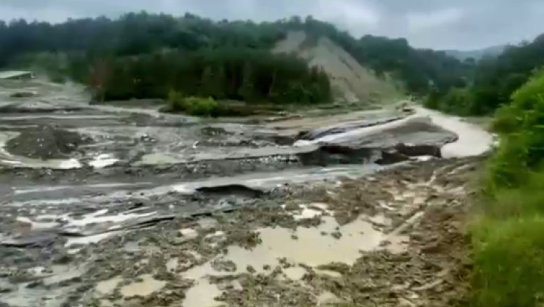 situatie critica in harghita risc de prabusire la salina praid dupa ploile abundente din ultimele zile 6835da083ca91