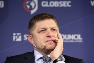 slovacia ar putea organiza alegeri anticipate ce spera robert fico sa obtina 68388a2aa29c1