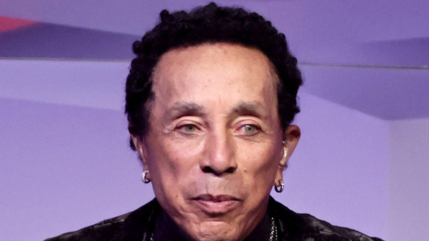 Smokey Robinson Răspunde cu O Acțiune Judiciară, Susținând Că și-a Tratati Angajații ca pe O Familie 1 smokey robinson files countersuit claims he treated employees like family 683764f40d7fe