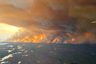 thousands in canadas manitoba ordered to evacuate in wildfire emergency 6838dfb5ed6ed