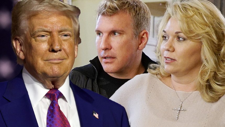 Todd și Julie Chrisley ar putea recupera milioane de dolari plătite ca despăgubire după grațierea lui Trump 1 todd julie chrisley may regain millions paid in restitution after trump pardons 683733bd0c8d1