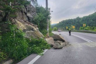 trafic rutier afectat pe valea oltului dn7 in zona calinesti din cauza unor pietre cazute pe carosabil 6836123f6df11