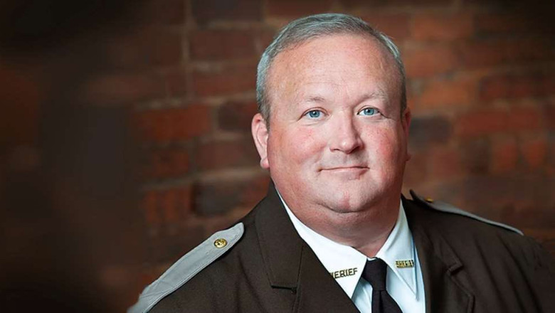 Trump a oferit clemență unui fost șerif încarcerat pentru corupție: „Își va construi o existență splendidă și împlinită” 1 trump a gratiat un fost serif condamnat pentru luare de mita va avea o viata minunata si rodnica 68354a22130e7