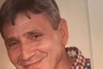 un roman a murit in marea britanie dupa ce a incercat sa salveze doua surori de la inec barbatul se afla cu sotia in vacanta 683708a9589d1