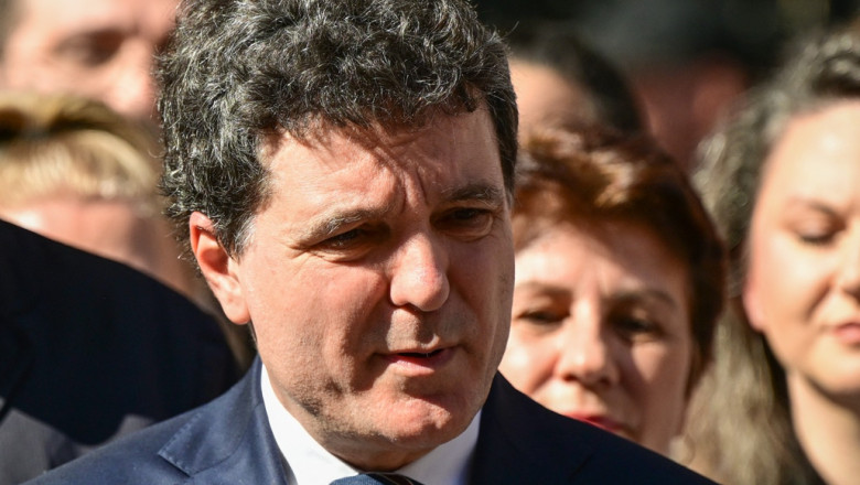 Antreprenorii solicită lui Nicușor Dan să evite majorarea impozitelor. Dan Șucu: Deficitul este rezultatul utilizării excesive a fondurilor publice 1 video antreprenorii ii cer lui nicusor dan sa nu creasca taxele dan sucu problema deficitului e legata de cheltuirea larga a banului public 6838268d8bd60