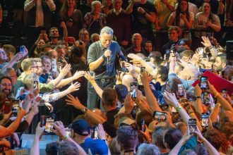 video bruce springsteen si a reluat atacurile la adresa presedintelui sua corupt si incompetent trump esti o pruna batrana uscata 6835c78704f83