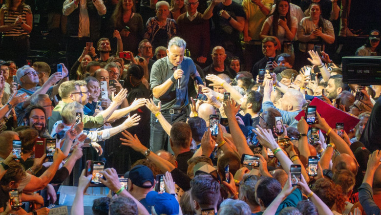 Bruce Springsteen își reînnoiește criticile la adresa președintelui SUA: „Corupție și incompetență”, iar Trump răspunde: „Ești o bătrână uscată” 1 video bruce springsteen si a reluat atacurile la adresa presedintelui sua corupt si incompetent trump esti o pruna batrana uscata 6835c78704f83