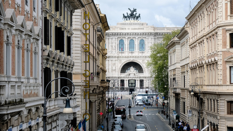 Transparența averilor: Italia publică declarațiile, iar în Spania doar liderii sunt obligați să le dezvăluie, regele având scutire 1 video declaratia de avere este publica in italia in spania doar inaltii demnitari sunt obligati sa o completeze regele este