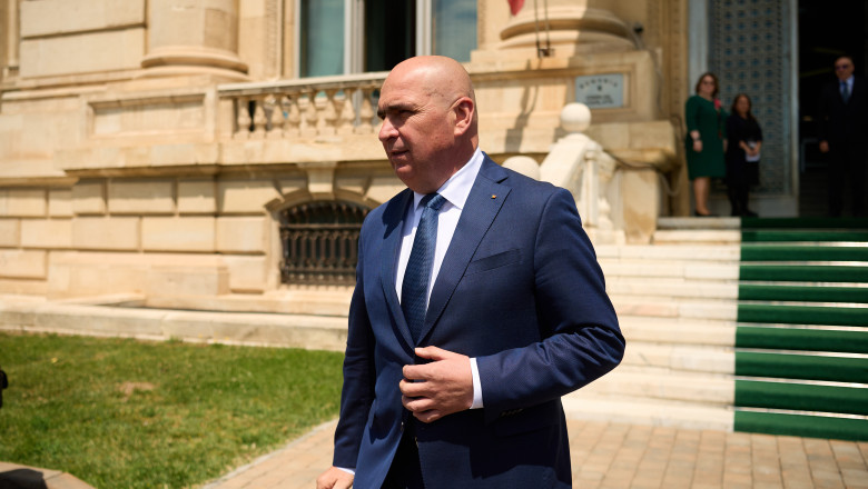 Ilie Bolojan: „Ne confruntăm cu o provocare economică dificilă. Este posibil să fie necesare ajustări ale taxelor și impozitelor” 1 video ilie bolojan suntem intr o situatie economica complicata e posibil sa fim nevoiti sa crestem taxe si impozite 6836f03127e8f