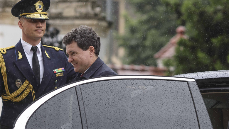 Nicuşor Dan invită miercuri formațiunile politice la dialog „relaxat” în vederea constituirii noului guvern. Care este agenda sa pentru astăzi 1 video nicusor dan cheama miercuri partidele la discutii informale pentru formarea noului guvern ce program are azi 68355d29525c6