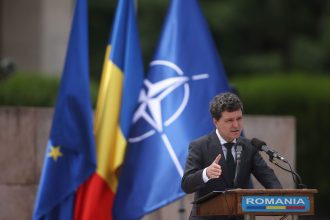 video nicusor dan de ziua eroilor unitatea nu inseamna sa gandim la fel ci sa ne asumam impreuna directia unei romanii europene 68383dfceefbc