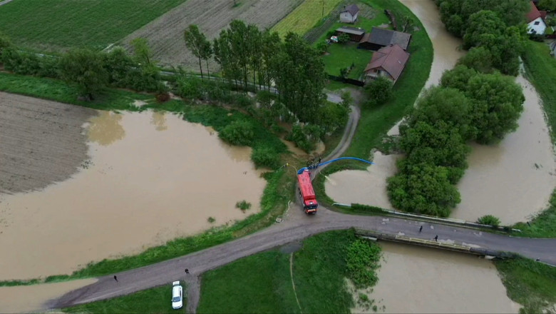 Furtuni devastatoare în Covasna: sute de oameni strămutați și locuințe sub ape în Harghita, alertă maximă de inundații 1 video ploile si vijeliile au facut ravagii sute de oameni evacuati in covasna case inundate in harghita a fost emis cod rosu de inundatii 683570f33b9f4