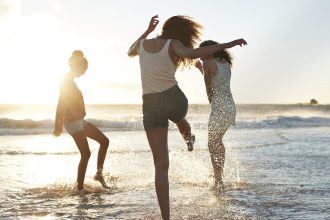 video pregatiri pentru sezonul estival pe litoral noua din 10 locuri de cazare in vama veche ocupate in vacanta de 1 mai 6834d5b0b65af