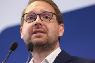 video primele concluzii dupa discutiile privind formarea noului guvern fritz statul este prea gras si trebuie sa faca o cura de slabire 6839af62c0a8e