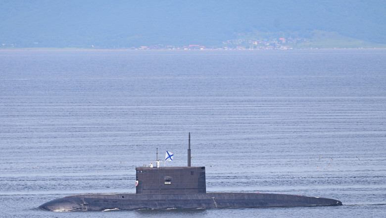 „Două detonații puternice răsună: Ucraina lovește o unitate de elită rusă la aproape 7.000 km distanță, în Vladivostok” 1 video s au auzit doua explozii puternice ucraina ataca baza unitatii rusesti de elita aflata la aproape 7 000 km distanta in vladivostok 6839cb438a7ff