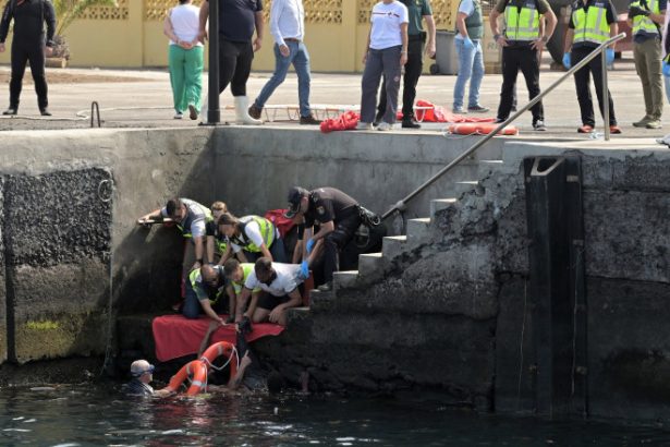 video sapte fete si femei pasagere pe o barca cu migranti au murit inecate intr un port din insulele canare momentul scufundarii vasului 6837200dcecd4