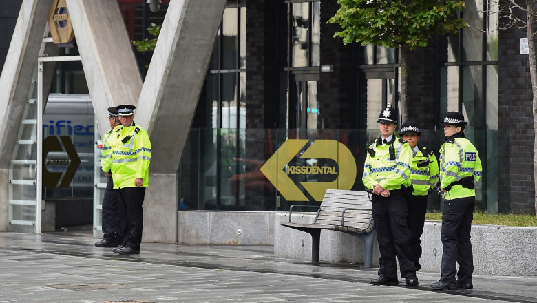 Șoferul care a provocat incidentul din Liverpool, acuzat de șapte infracțiuni, dar nu și de „tentativă de omor” 1 video soferul care a intrat cu masina in multime la liverpool inculpat pentru sapte capete de acuzare dar nu si pentru tentativa de crima 683983caadf71