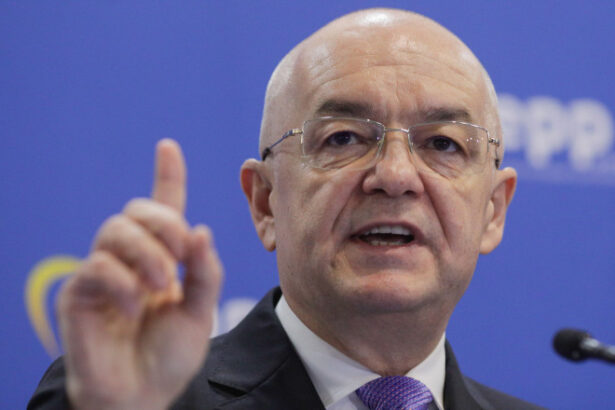 video solutia lui emil boc dupa decizia ccr privind declaratiile de avere e simplu schimbi majoritatea la curtea constitutionala 6839f23e5e02c