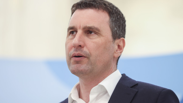 Tanczos Barna discută despre creșterea TVA-ului: Evaluăm toate opțiunile disponibile, decizia aparține partidelor 1 video tanczos barna despre majorarea tva punem pe masa toate scenariile posibile decizia revine partidelor 68383e1066bab