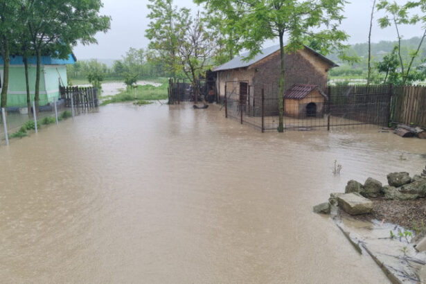 video viiturile fac prapad in tara sute de gospodarii au fost inghitite de ape drama romanilor care si au pierdut casele totul e distrus 68397721e00fe