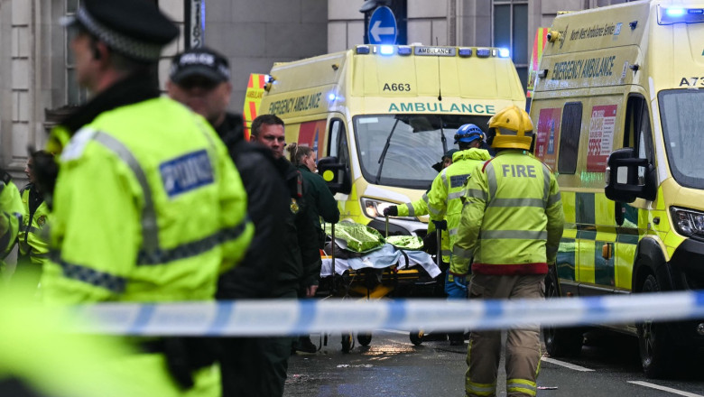 Zeci de persoane rănite, unele în stare gravă, după ce un automobil a năvălit în mulțime la Liverpool. Care este identitatea șoferului? 1 videofoto zeci de raniti unii grav dupa ce o masina a intrat in multime la liverpool cine este soferul 68377bc00ea63