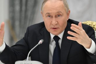 vladimir putin serviciile straine precum microsoft si zoom ar trebui restrictionate in rusia 6834d7cec28c4