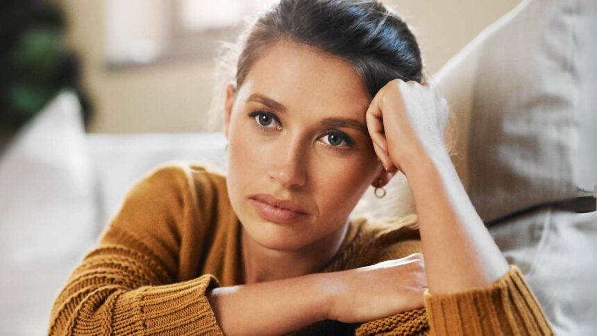 6 Motive Dureroase pentru Care Copiii Adulți Aleg să Se Îndepărteze de Părinți, Conform Specialiștilor 1 6 painful reasons adult children decide to walk away from a parent according to experts 685ab7c96cb0e