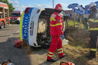 accident grav in neamt o autospeciala a politiei aflata in misiune s a rasturnat dupa ce a fost acrosata de un alt autoturism 685c40f84b8da